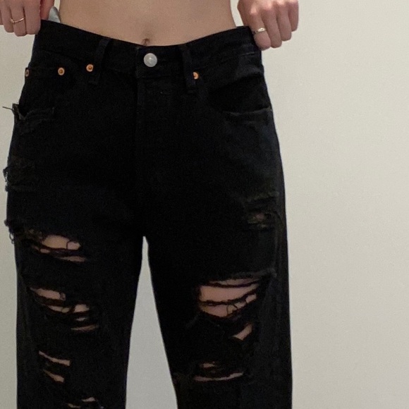 Levi’s black distressed jeans! - Picture 2 of 4